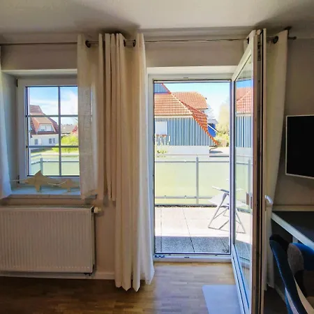 Friedenstr_ _haus Lux_ *
